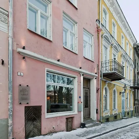 Niguliste 6 Old Town Penthouse Apartment